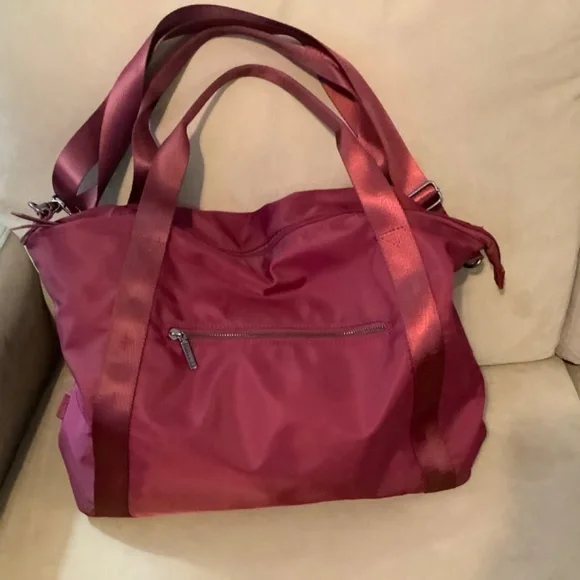 2 Roots Carry All Bags - Picture 4 of 9